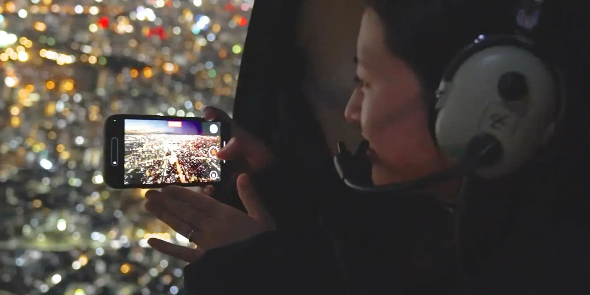 機内から夜景の写真を撮影