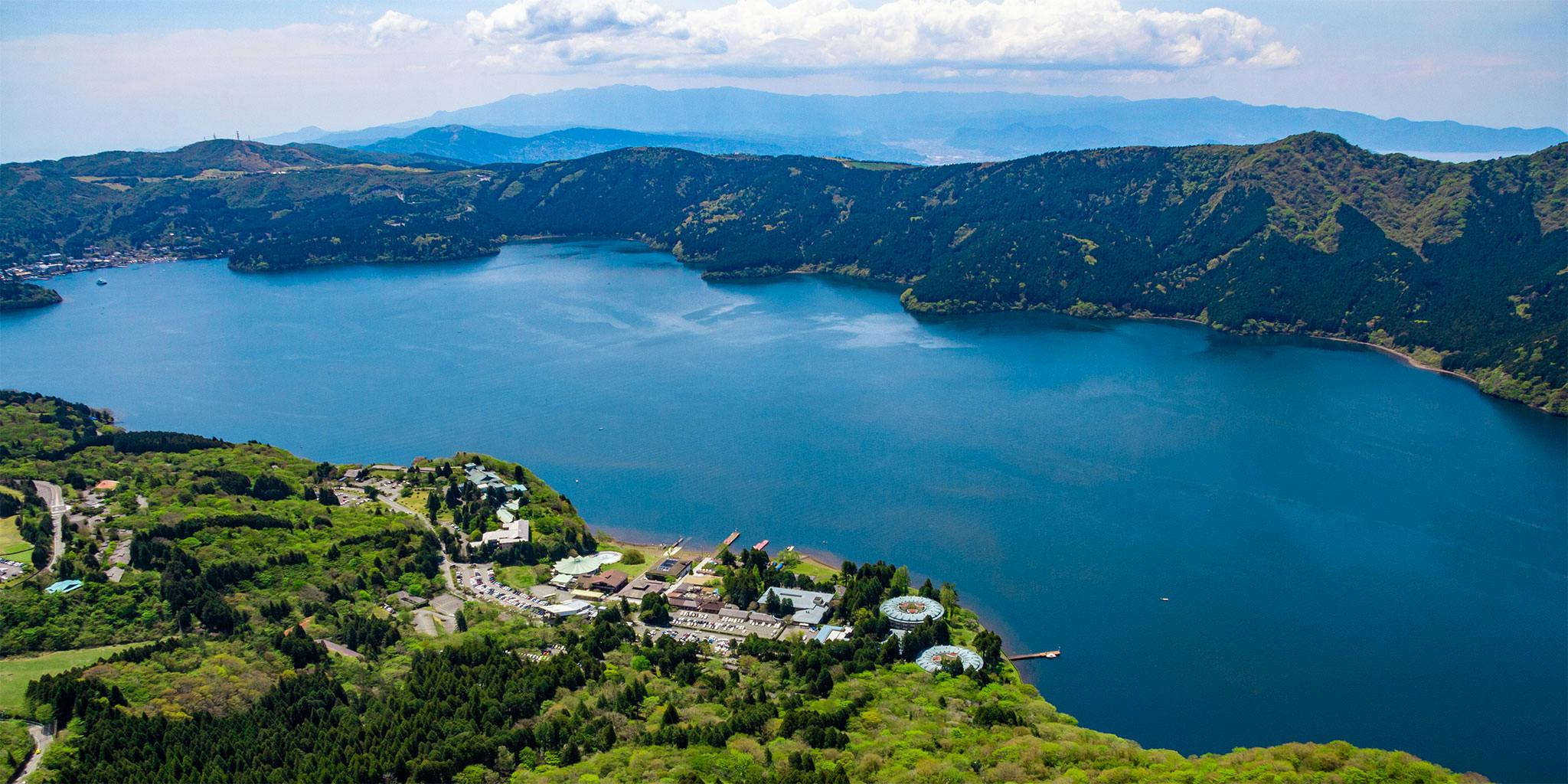 ヘリコプターで上空から見下ろす景色