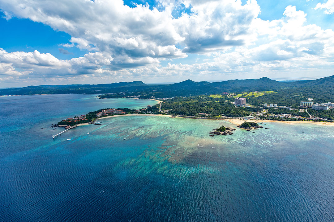 沖繩直昇機巡航及觀光飛行預約- 從空中欣賞沖繩的觀光勝地Kerama Blue