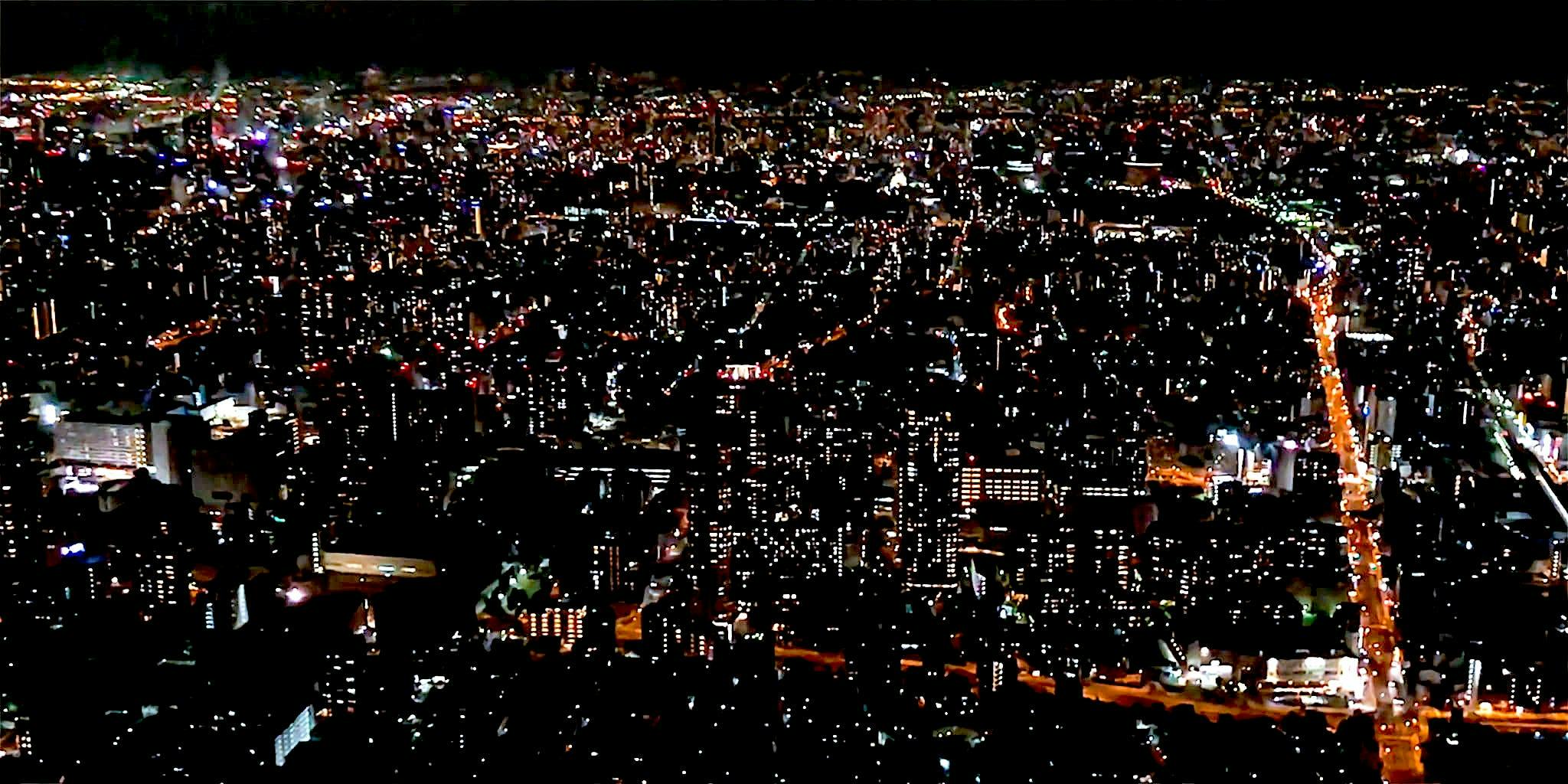 ヘリコプターで大阪上空から見る本町周辺の夜景