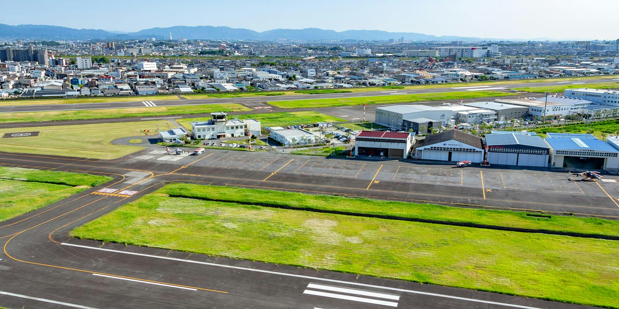 セスナで上空から見た八尾空港