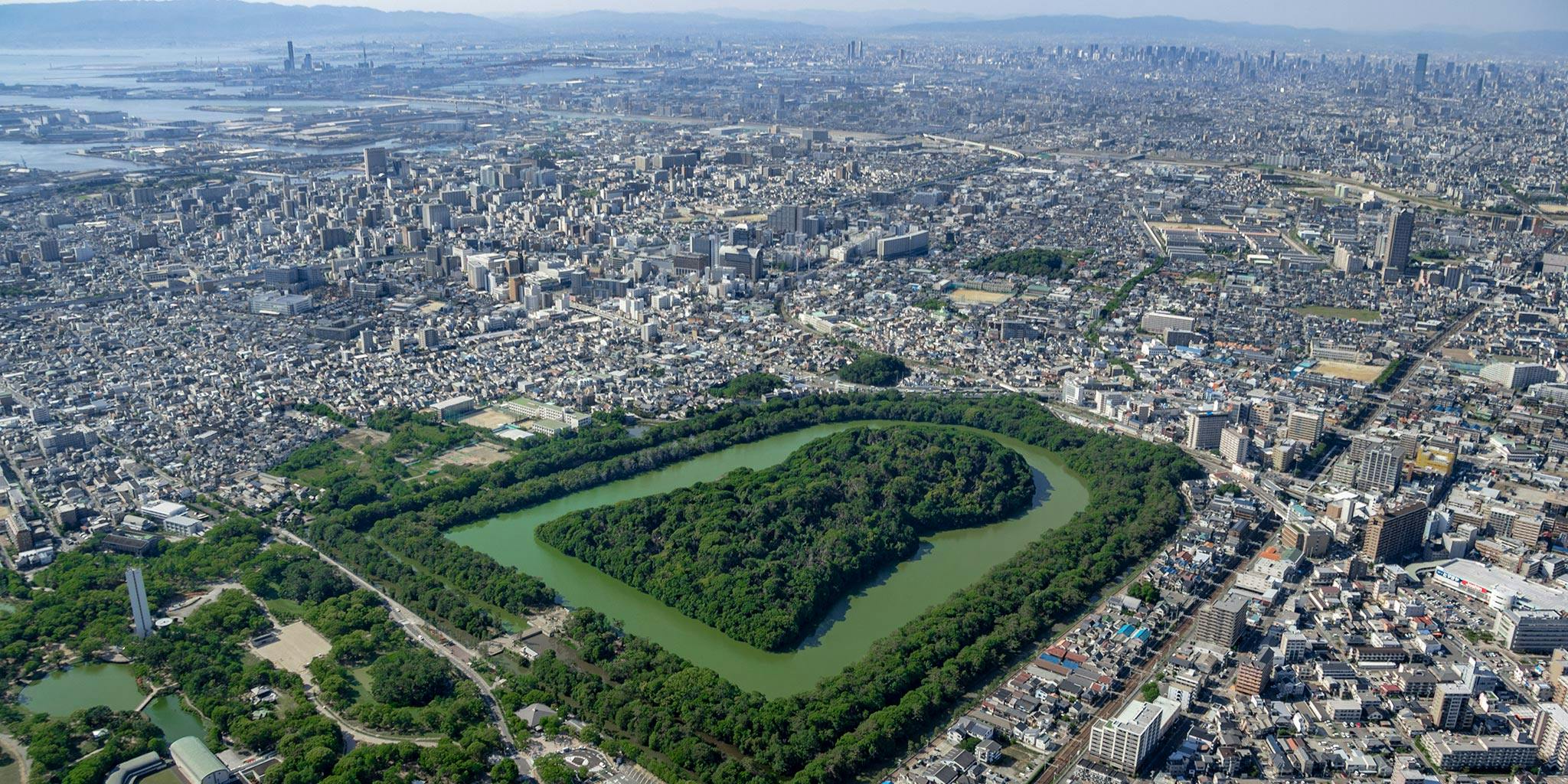 セスナで上空から見た仁徳天皇陵古墳