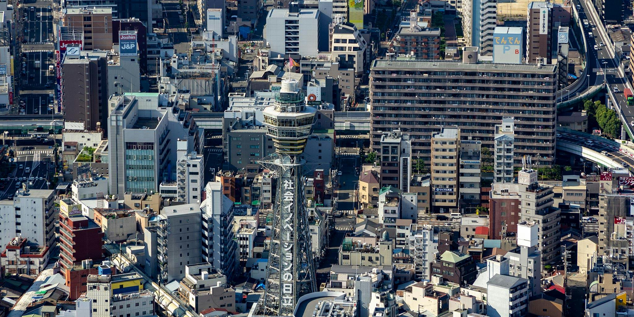 セスナで上空から見た通天閣