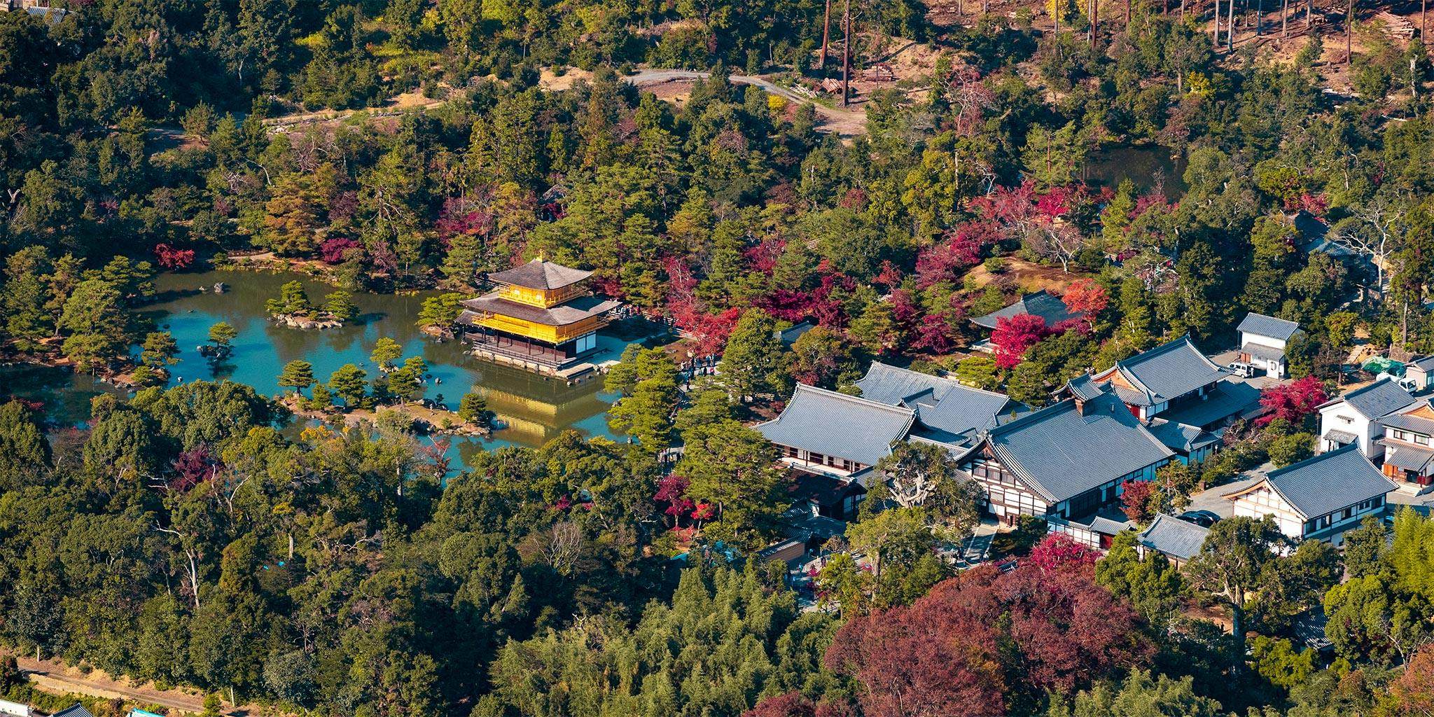 セスナで上空から見た金閣寺