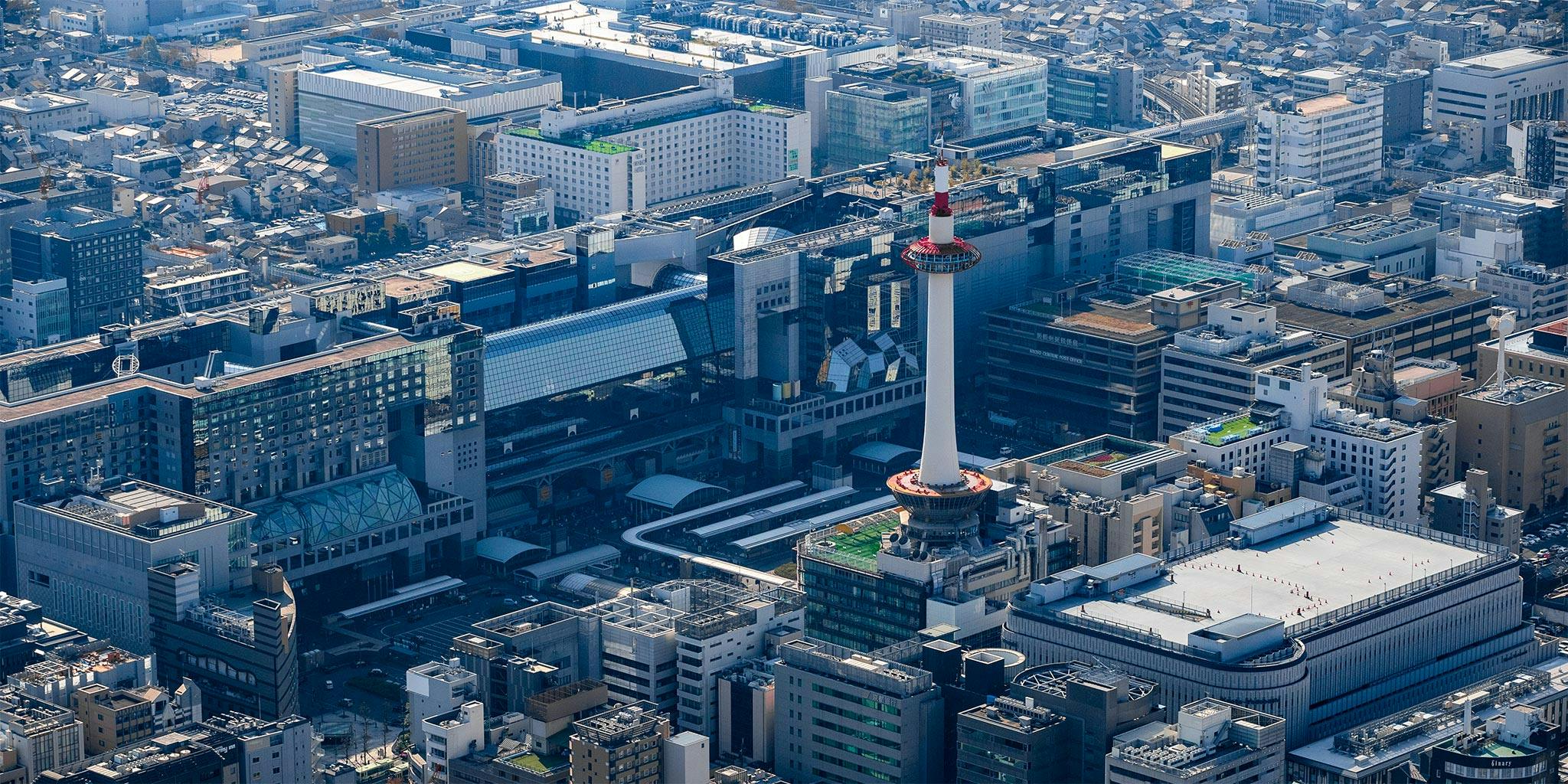 セスナで上空から見た京都タワー