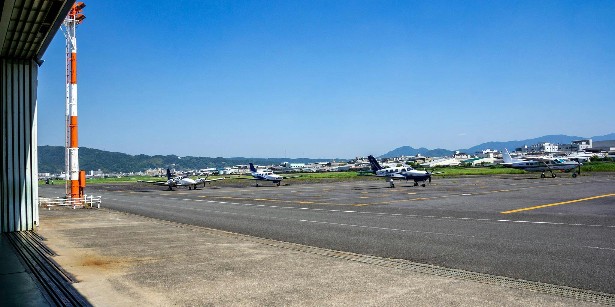 八尾空港場内