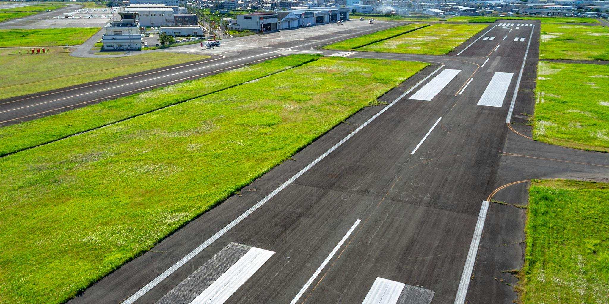 セスナで上空から見た八尾空港