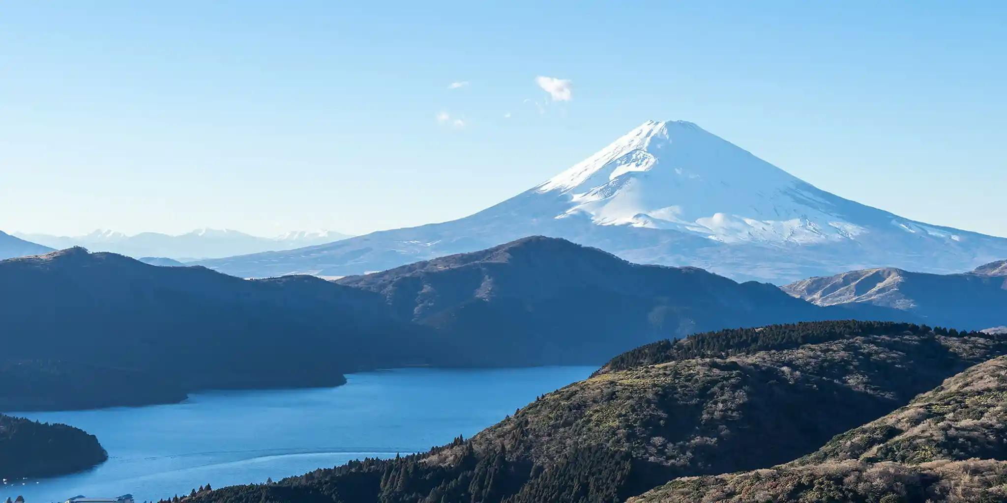 中禅寺湖から富士山