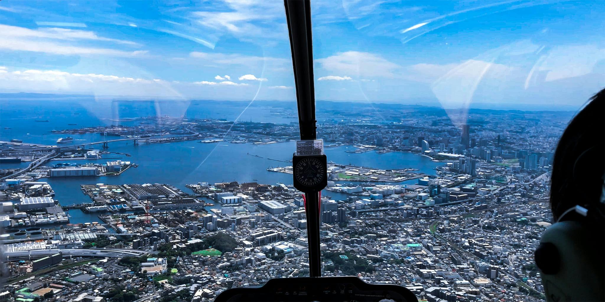 ヘリコプターで東京上空をフライトして見えるみなとみらい