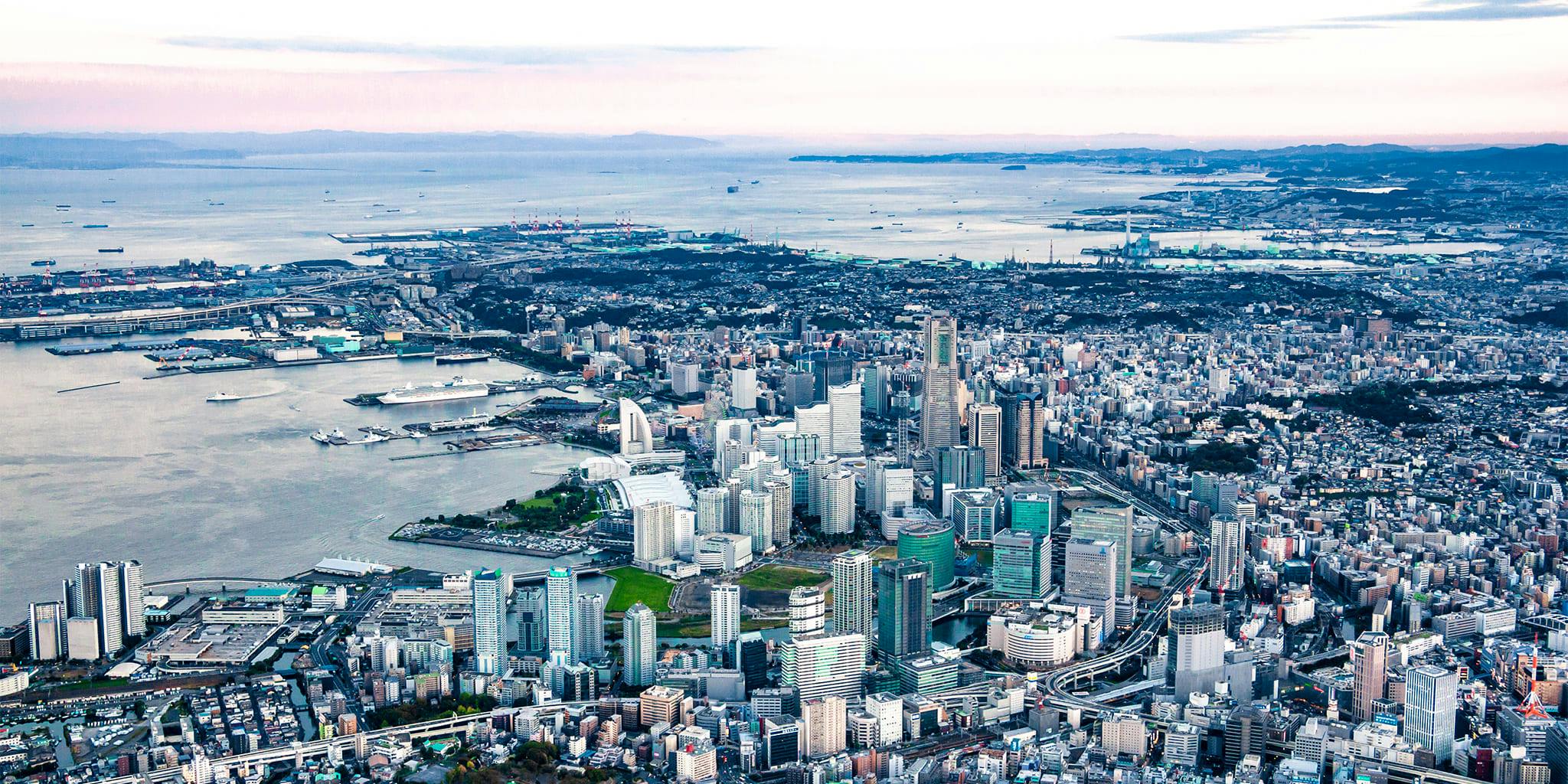 ヘリコプターで東京上空をフライトして見えるみなとみらい