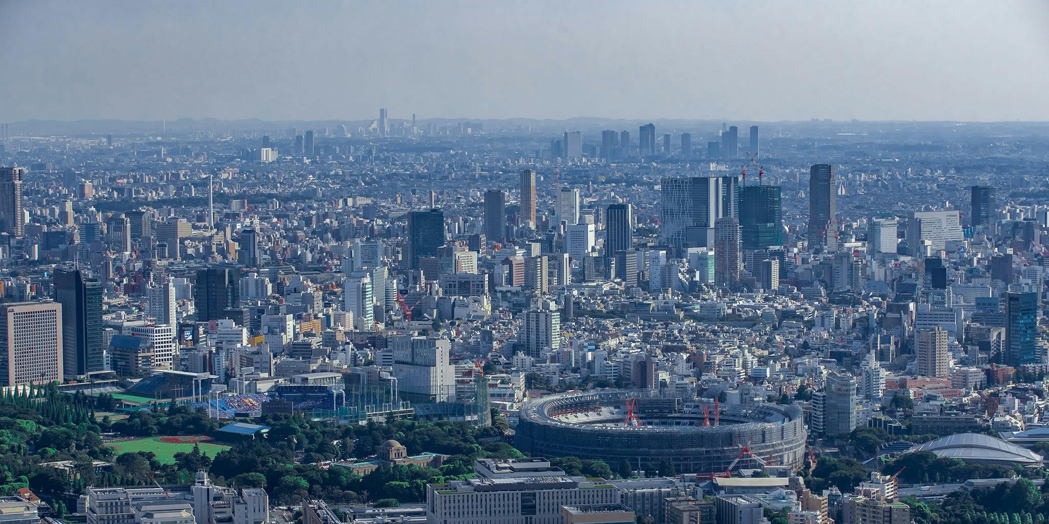 ヘリコプターで東京上空をフライトして見えるスタジアム