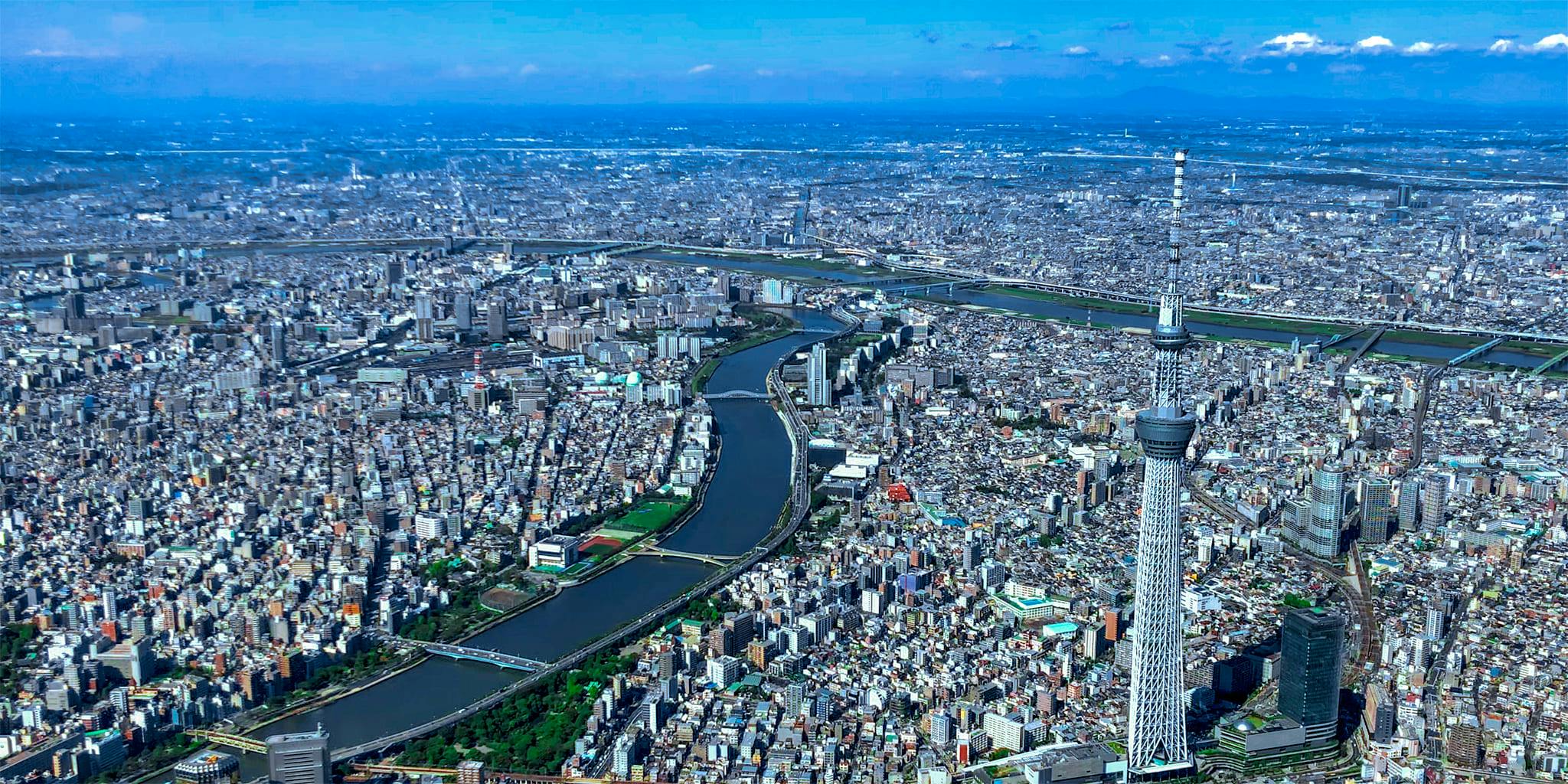 ヘリコプターで東京上空をフライトして見えるスカイツリー