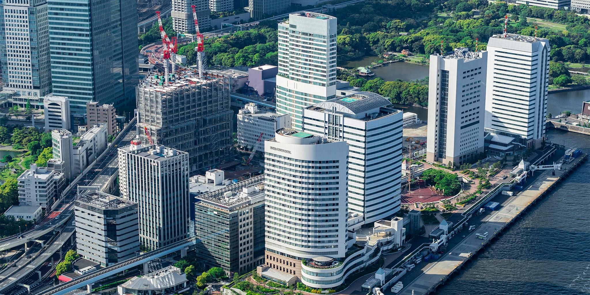 ヘリコプターで東京上空から見下ろす竹芝