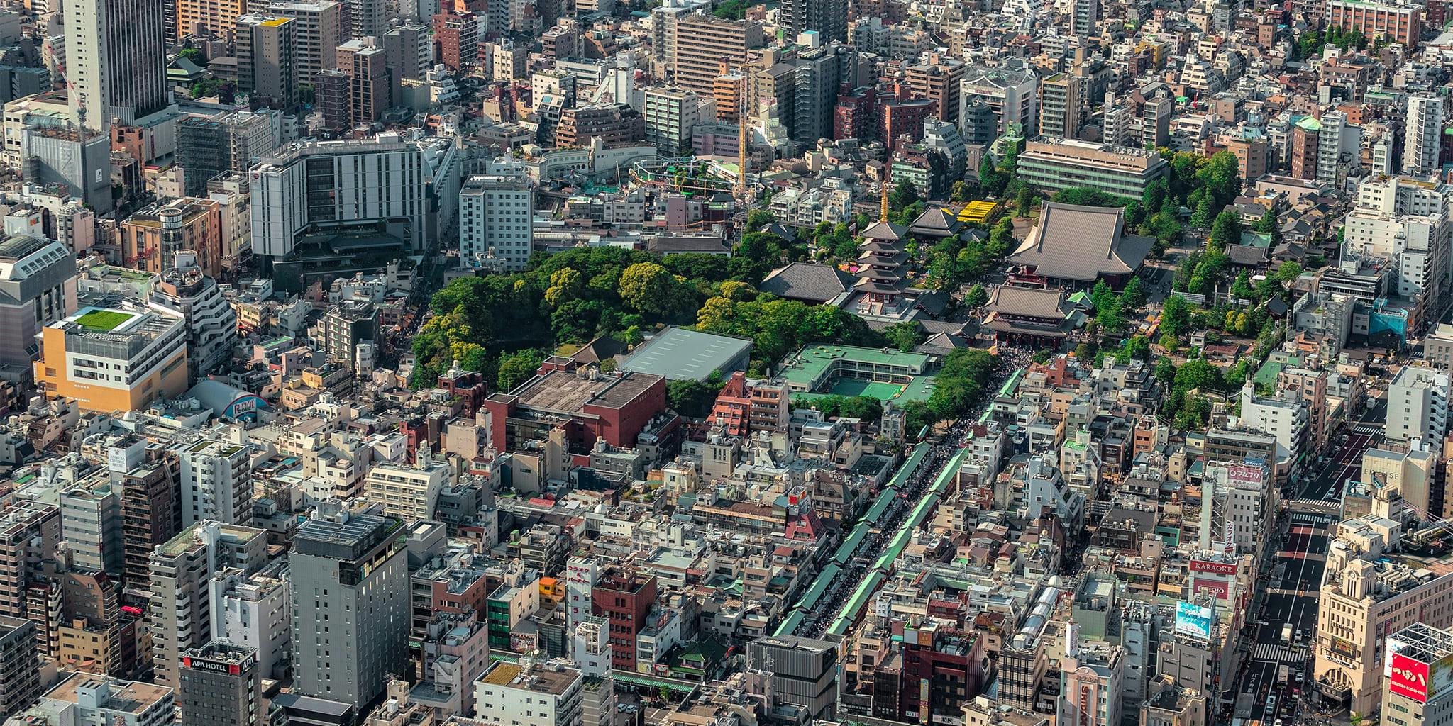 ヘリコプターで東京上空をフライトして見える浅草