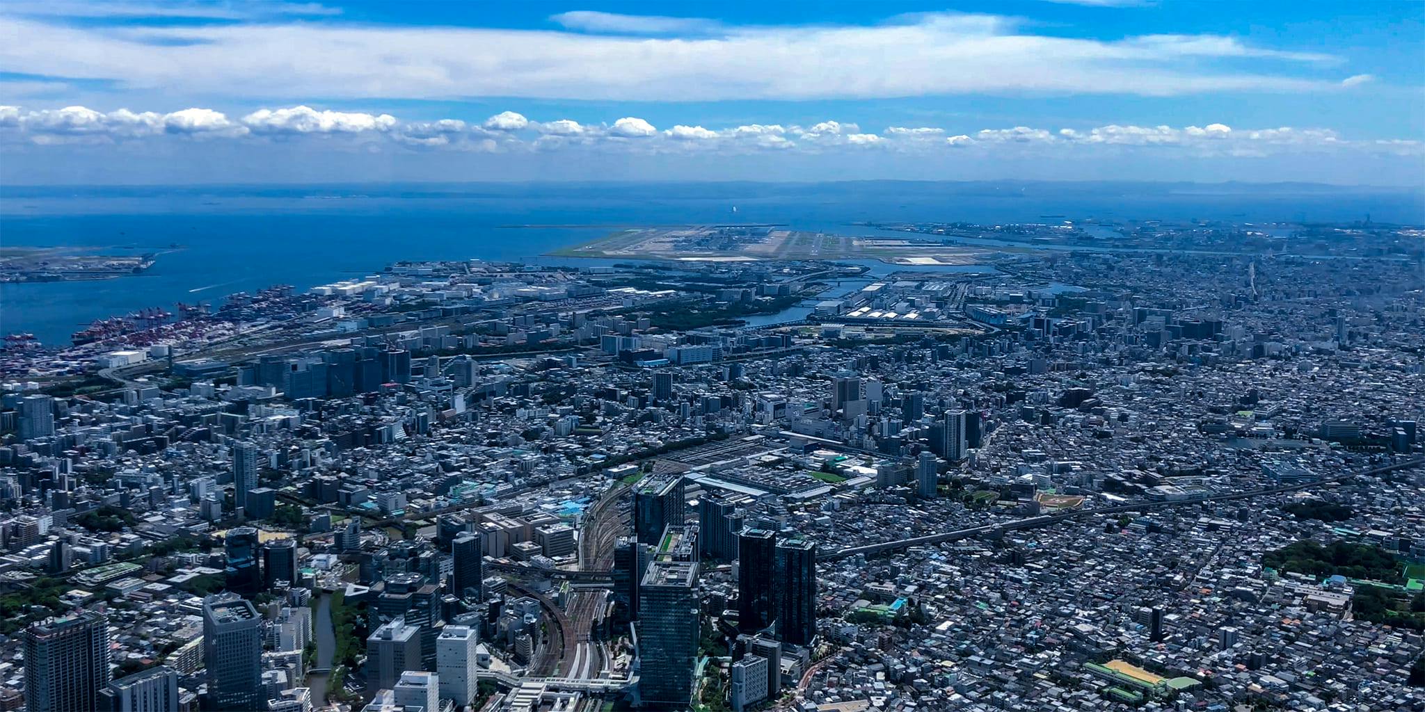 ヘリコプターで東京上空をフライトして見える羽田