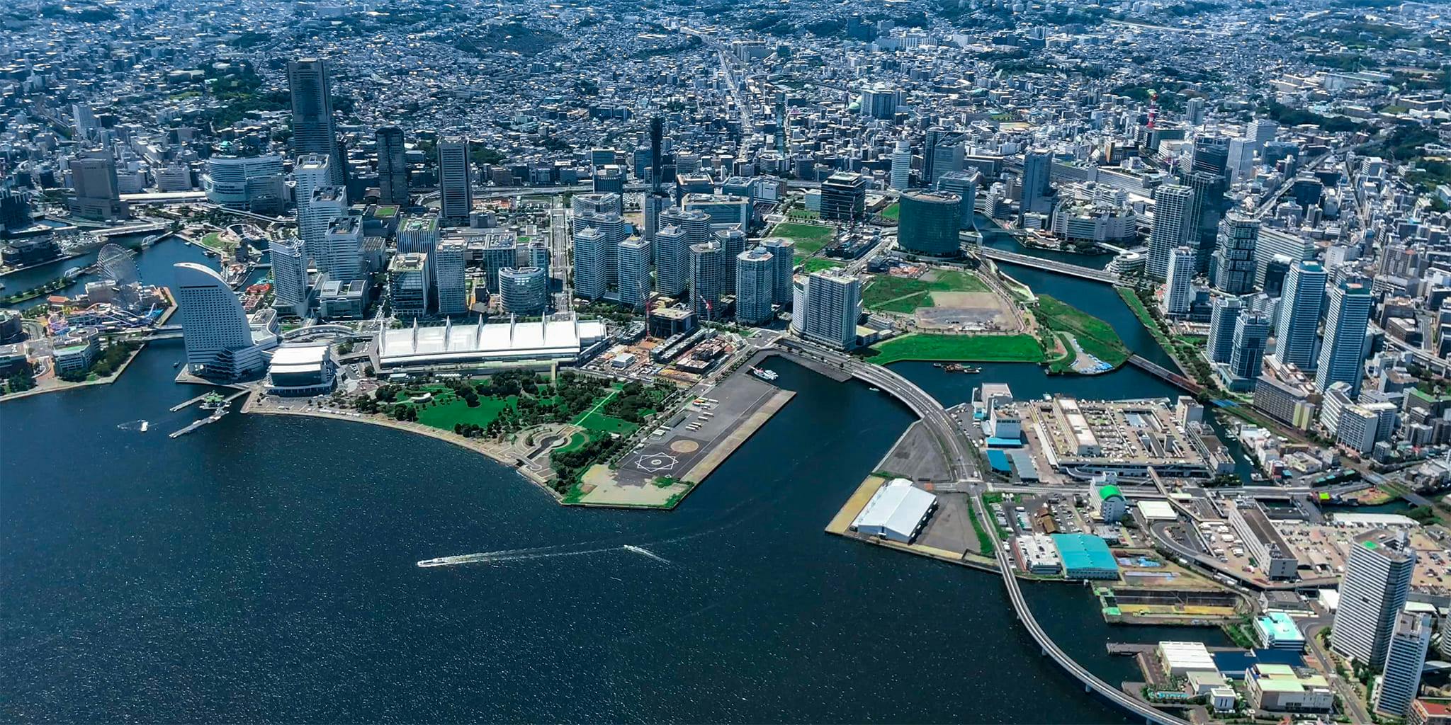 ヘリコプターで東京上空をフライトして見えるみなとみらい