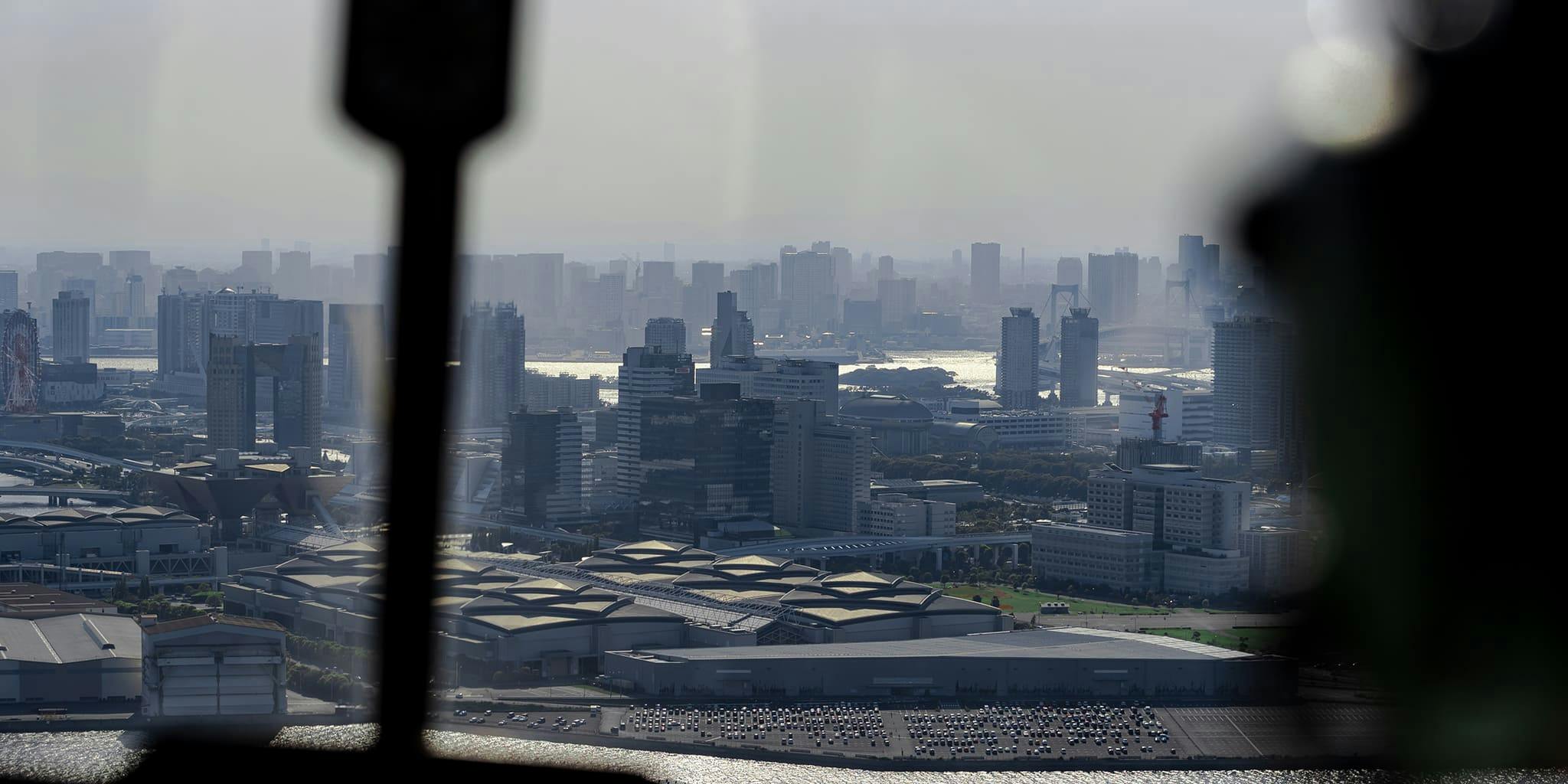 ヘリコプターで東京上空をフライトして見える有明