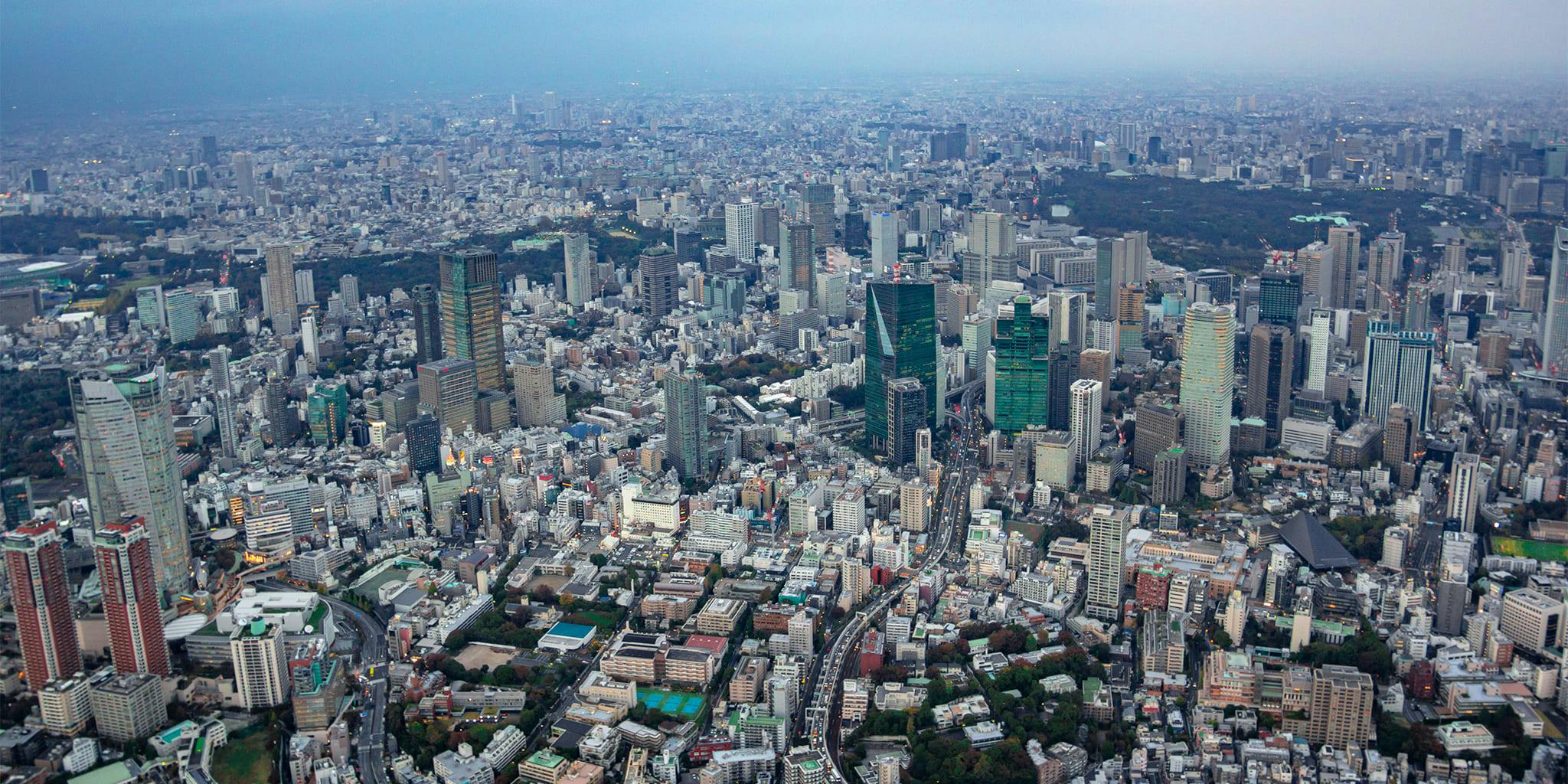 ヘリコプターで東京上空をフライトして見える六本木