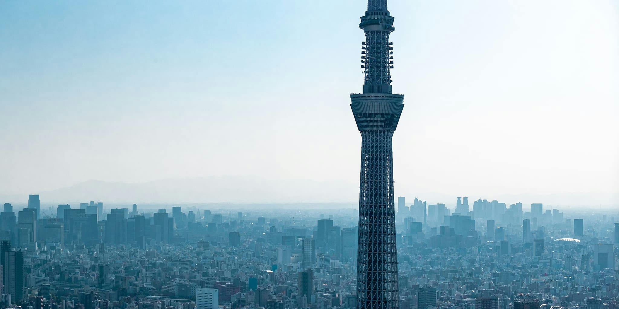 ヘリコプターで東京上空をフライトして見えるスカイツリー