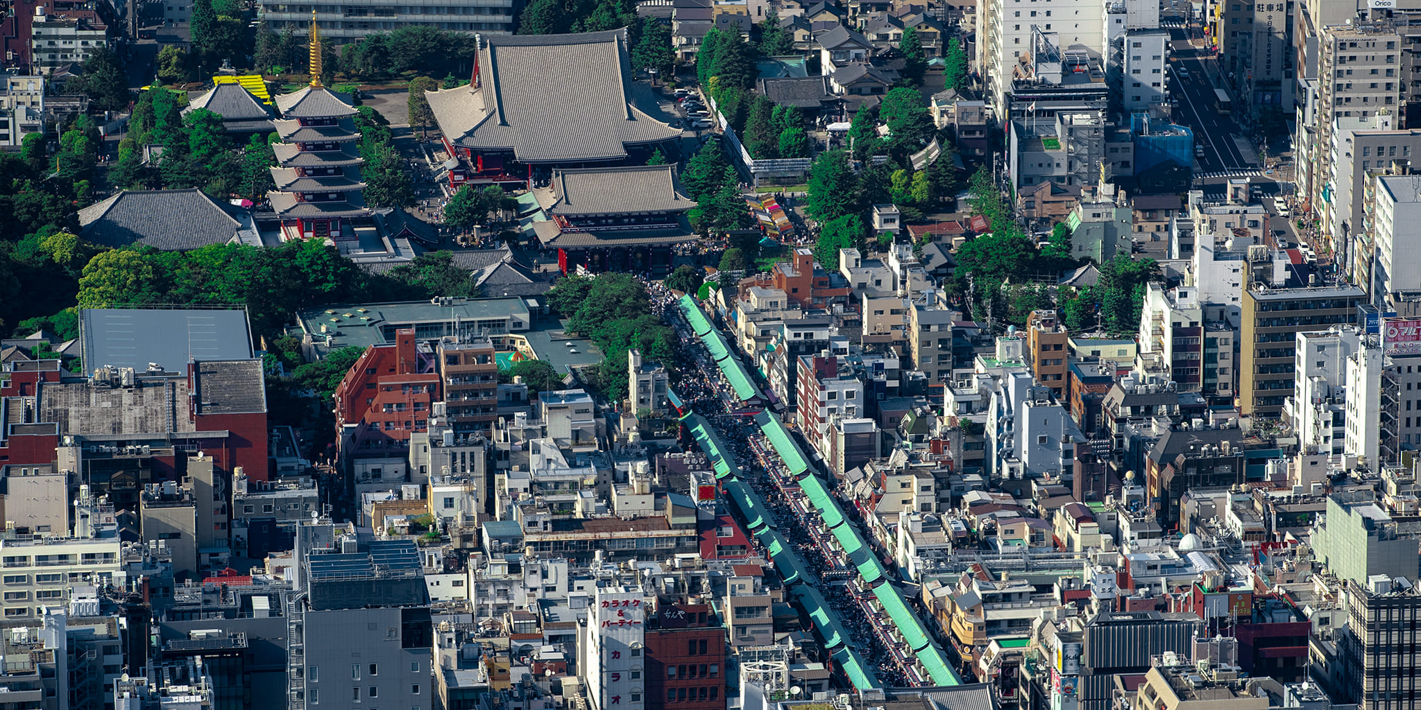 ヘリコプターで東京上空をフライトして見える浅草