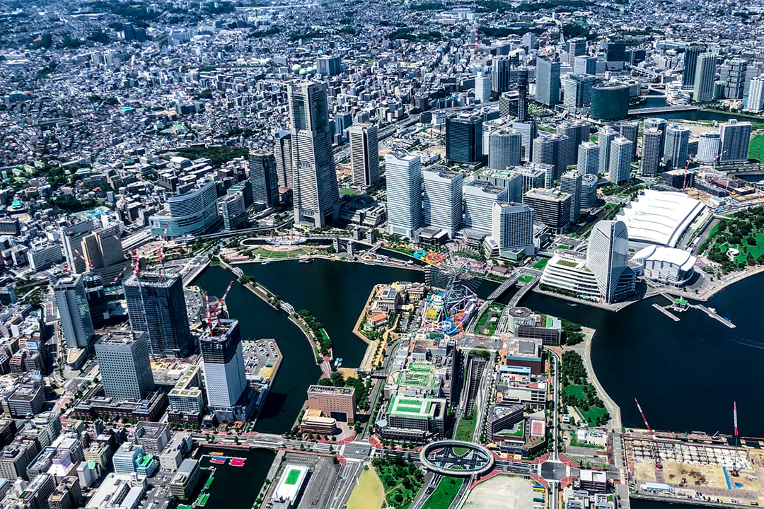 ヘリコプターで東京上空をフライトして見えるみなとみらい
